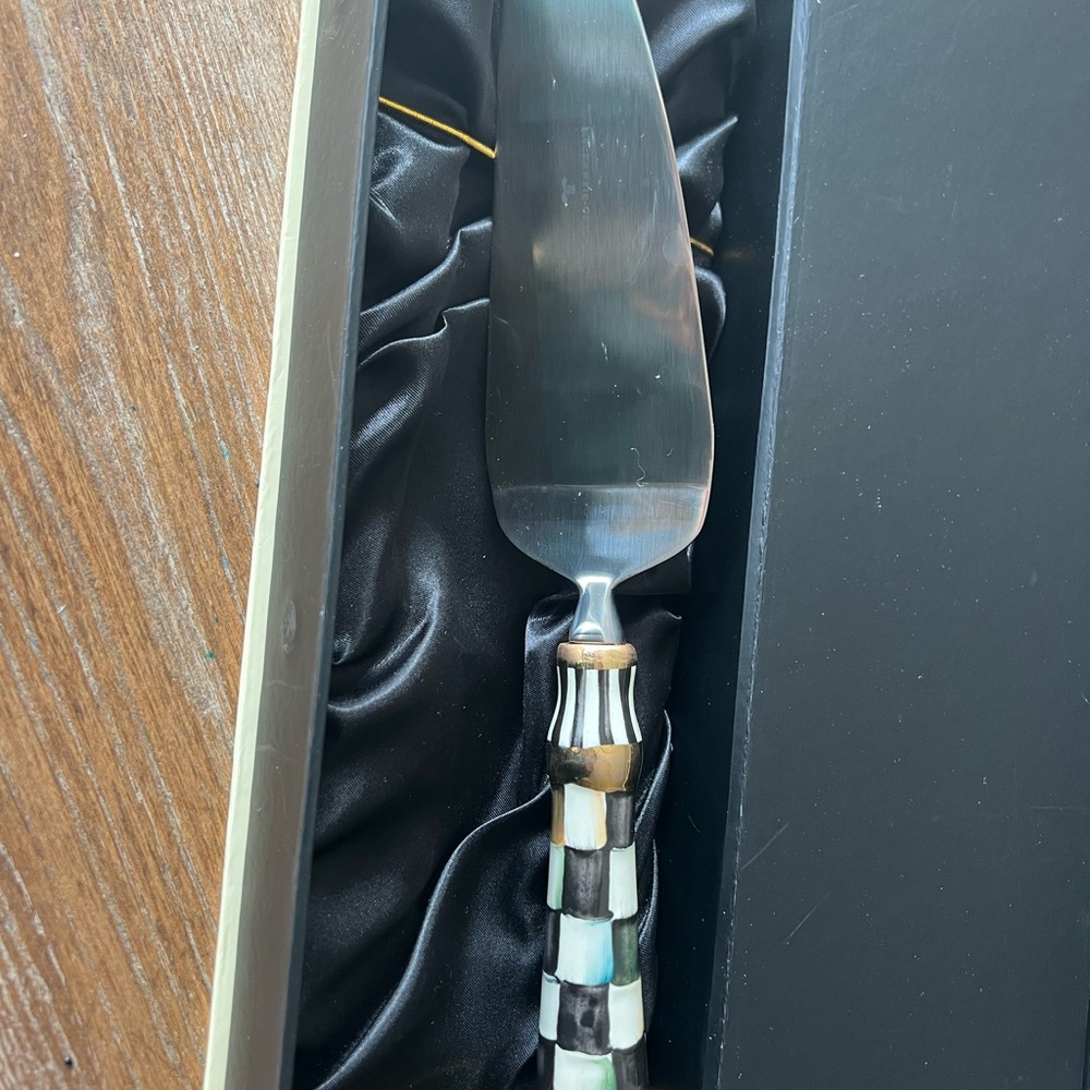 MacKenzie-Childs knife/cake server: Never Used